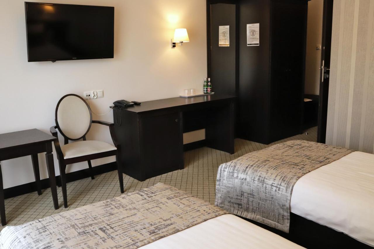 Hotel Toscania Włoszakowice エクステリア 写真