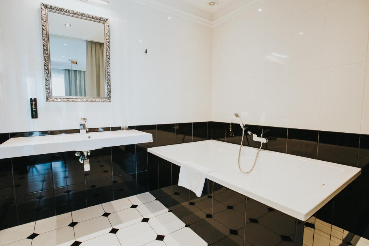 Hotel Toscania Włoszakowice エクステリア 写真
