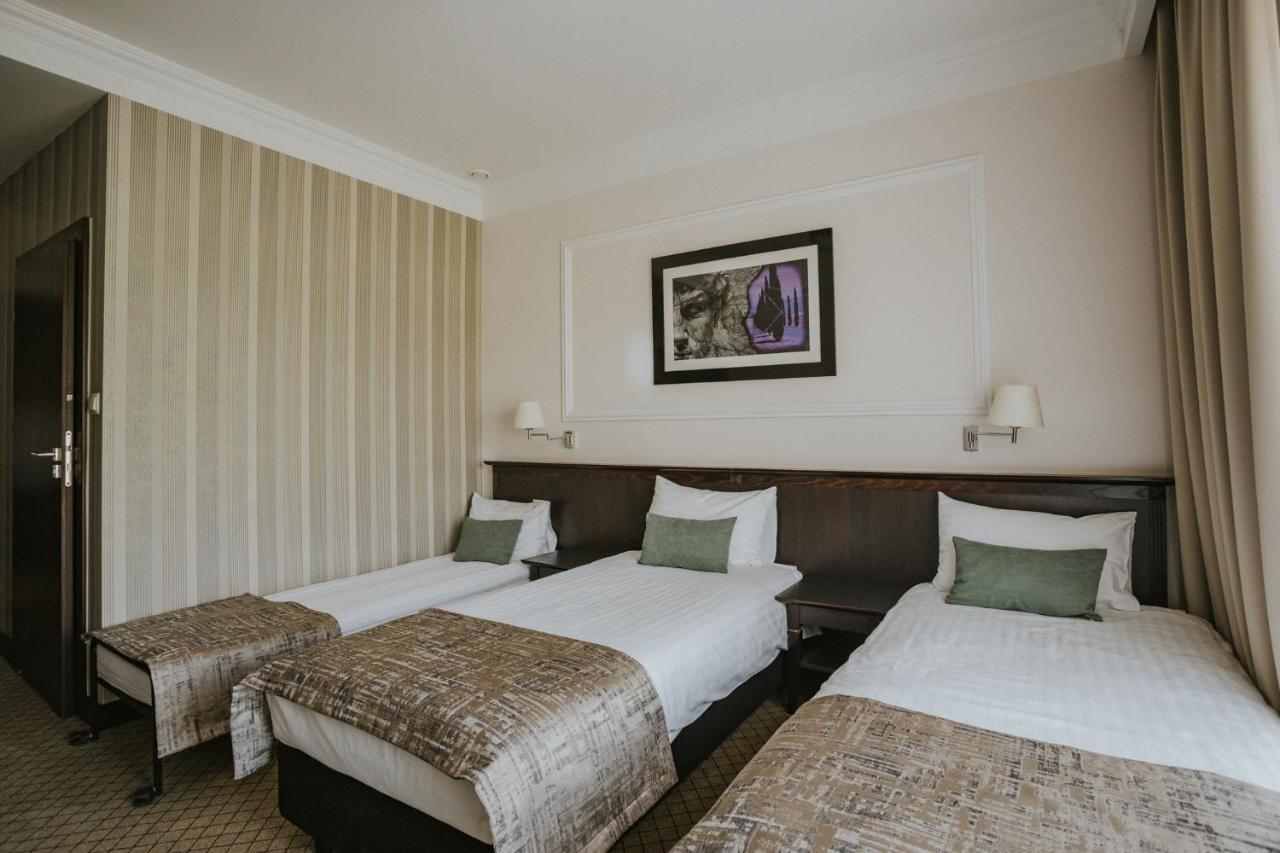Hotel Toscania Włoszakowice エクステリア 写真