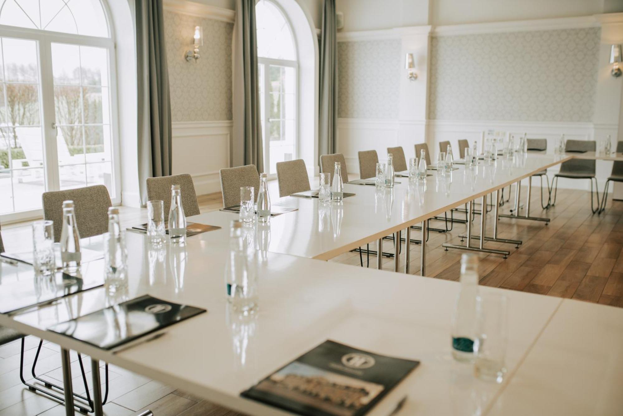 Hotel Toscania Włoszakowice エクステリア 写真