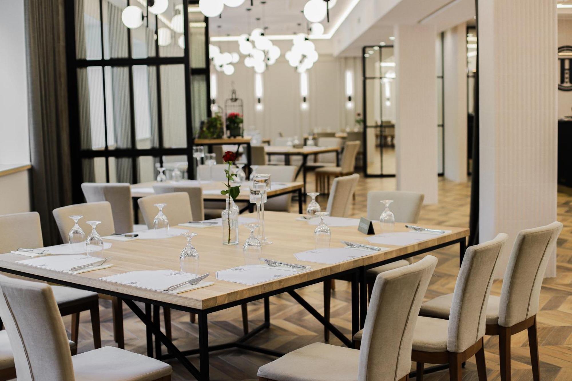 Hotel Toscania Włoszakowice エクステリア 写真