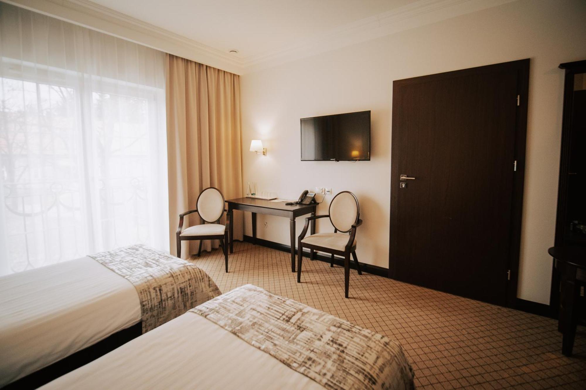 Hotel Toscania Włoszakowice エクステリア 写真