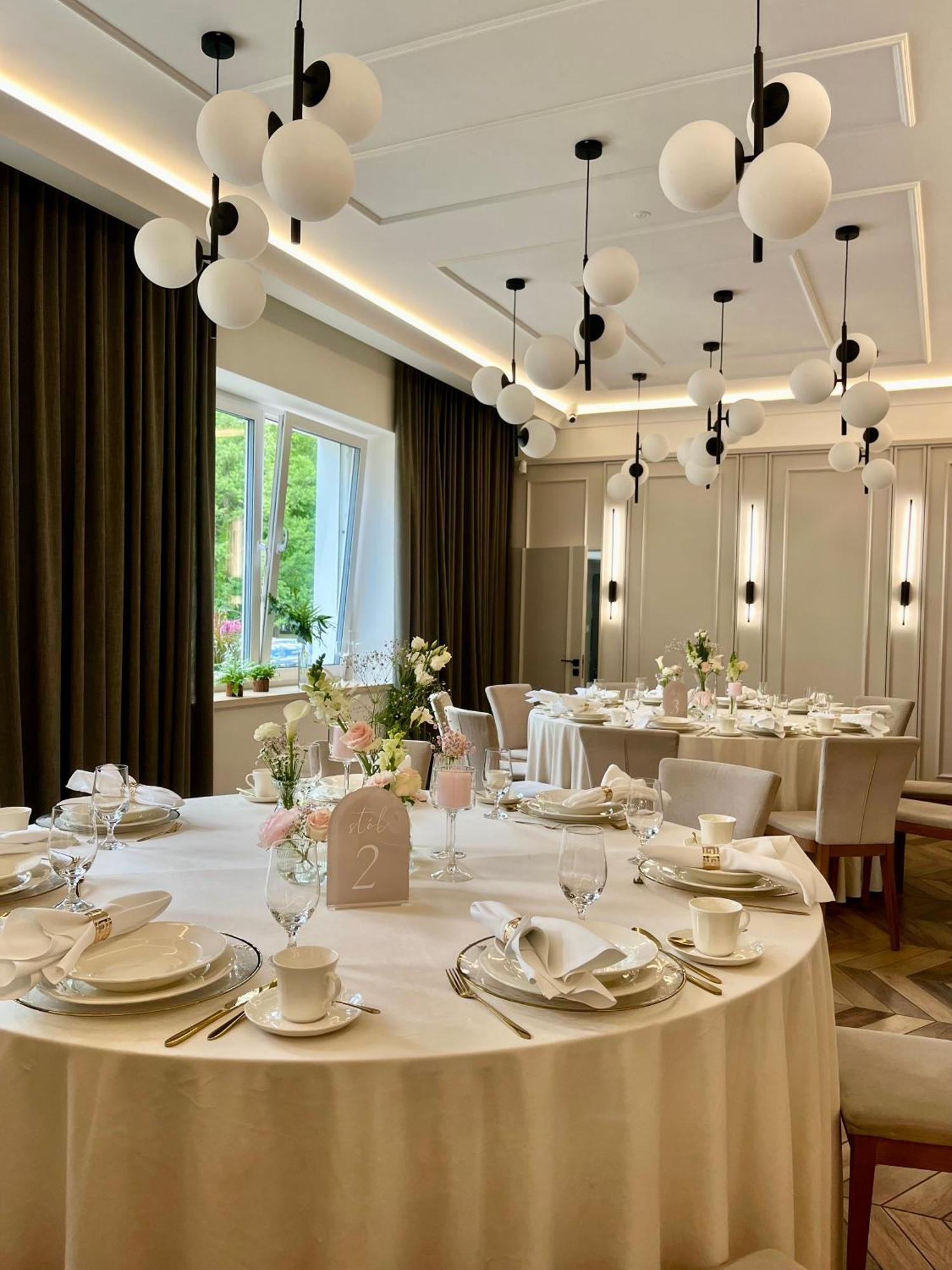 Hotel Toscania Włoszakowice エクステリア 写真