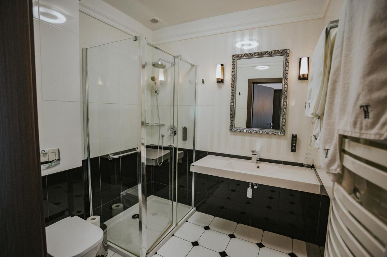 Hotel Toscania Włoszakowice エクステリア 写真