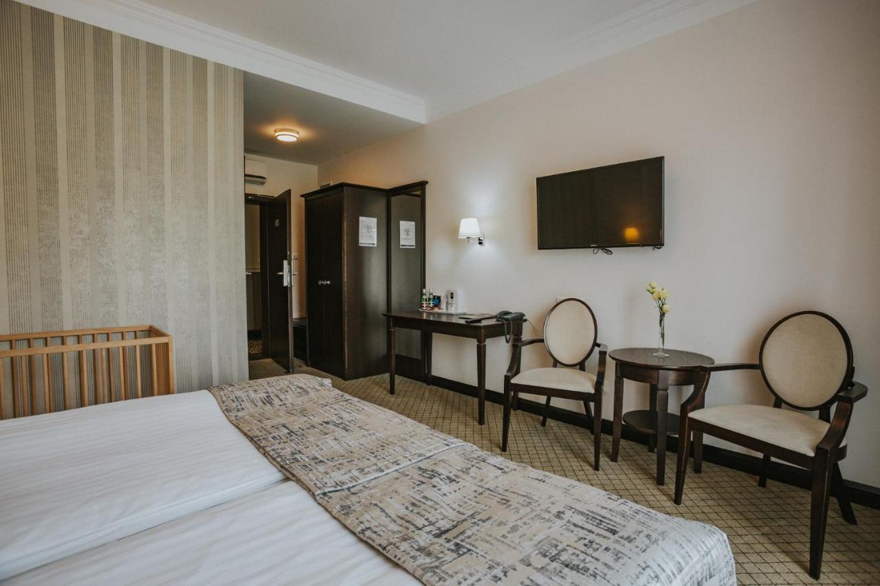 Hotel Toscania Włoszakowice エクステリア 写真